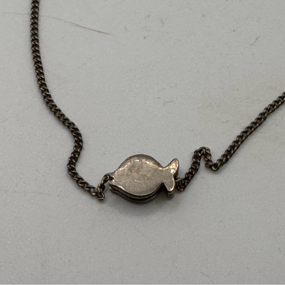 Vintage Silvertone Fish Pendant Necklace short beach vacation summer - Picture 3 of 4
